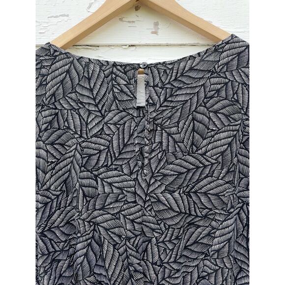 GAP Dress Size S Black Leaf Pattern Short Sleeved Bloused Waist Minimalist - Picture 6 of 6